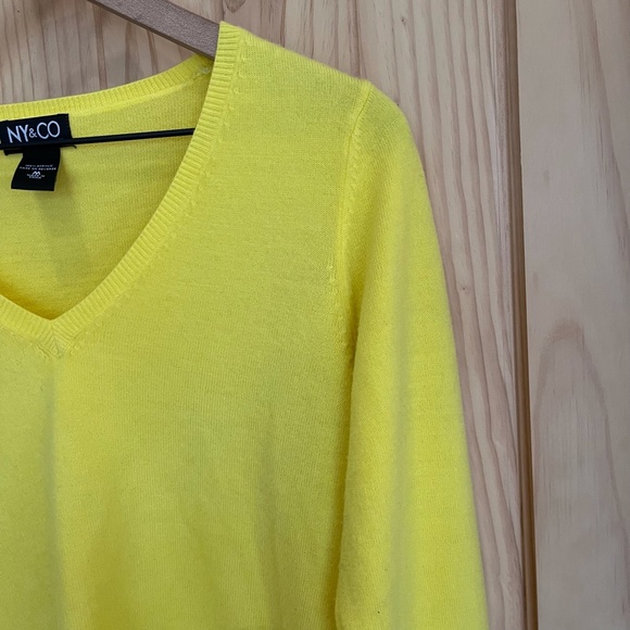 🦄 5/30-Vintage New York and Co Yellow Sweater - Picture 3 of 4